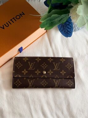 EUC✨Louis Vuitton Sarah Monogram Bifold Wallet
